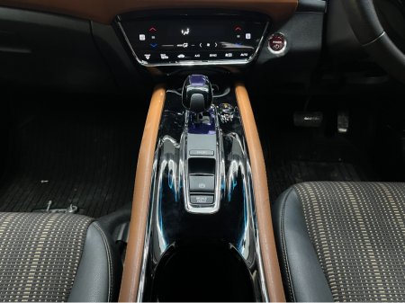 2015 Honda Vezel €15950! 2015 HONDA VEZEL HYBRID Z 1.5 AUTOMATIC / CRUISE CONTROL / REVERSE CAMERA / HEATED SEATS €15,950 thumbnail