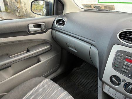 2011 Ford Focus - thumbnail 16