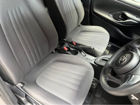 2020 Toyota Yaris - thumbnail 9