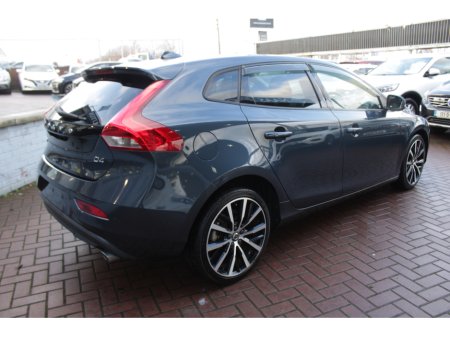 2017 Volvo V40 2.0D4 MOMENTUM 5DR HATCHBACK AUTO // 1 OWNER CAR WITH ONLY 135,000 KMS // AS NEW CONDITION THROUGHOUT // BUY WITH CONFIDENCE AA AND SIMI APPROVED DEALER 2025 // FINANCE ARRANGED // €14,950