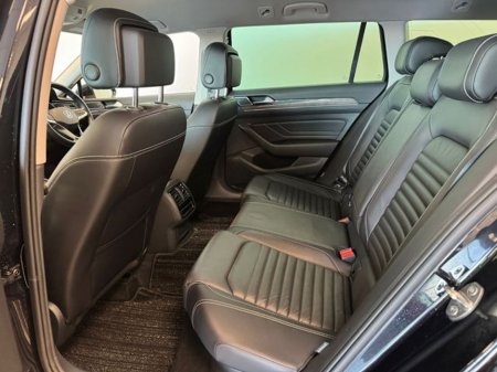 2022 Volkswagen Passat 2.0 TDI 150HP Elegance DSG €29,995 thumbnail