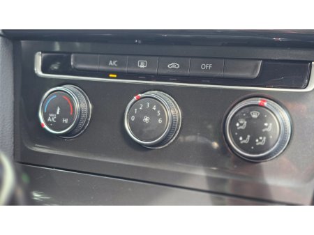 2018 Volkswagen Golf - thumbnail 16