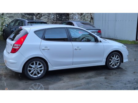 2011 Hyundai i30 Comfort 1.6CRDi 128HP €3,995 thumbnail