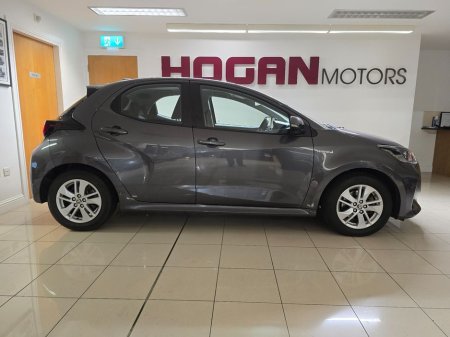 2021 Toyota Yaris - view 3