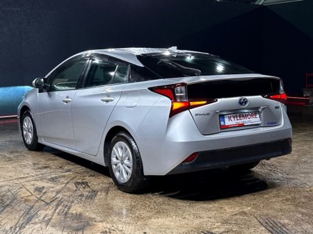 2021 Toyota Prius HYBRID 1.8L AUTOMATIC - REVERSE CAMERA - CRUISE CONTROL - FACTORY ALLOY WHEELS - PARKING SENSORS €20,950 thumbnail