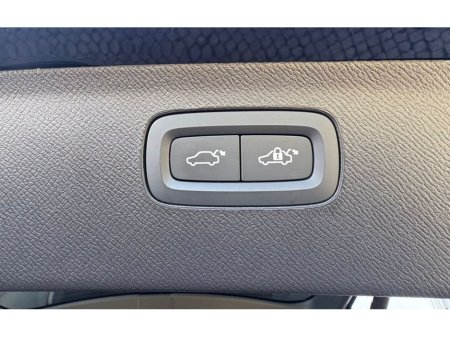 2025 Volvo XC90 T8 ULTRA DARK AWD thumbnail