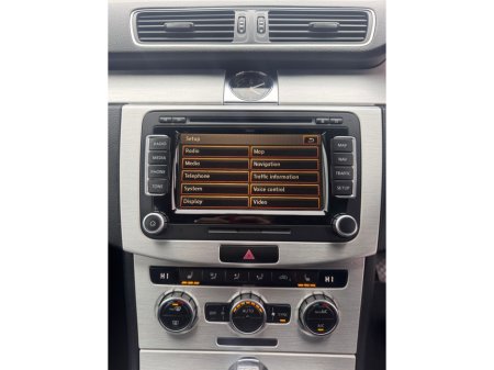 2013 Volkswagen Passat 2.0 TDI HIGHLINE BLUEMOTION 14 140PS 4DR AUTO €8,750 thumbnail