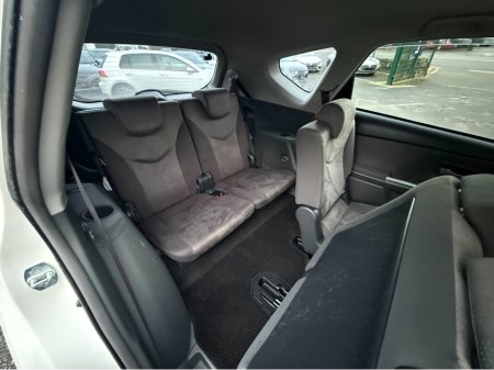 2014 Toyota Prius Alpha - thumbnail 6