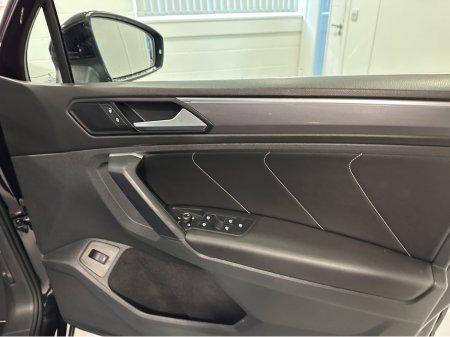 2019 Volkswagen Tiguan (191) TIGUAN 2.0TDI R LINE (LEATHER) DSG 4 MOTION LOW KMS VW/AUDI SPECIALISTS WWW.DENISDARCYCARS.IE €31,950 thumbnail