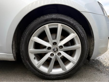 2016 Skoda Octavia 2.0 TDI Pan Roof €7,990 thumbnail