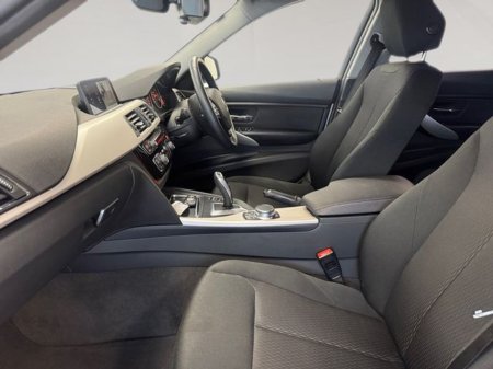 2018 BMW 3 Series - thumbnail 17