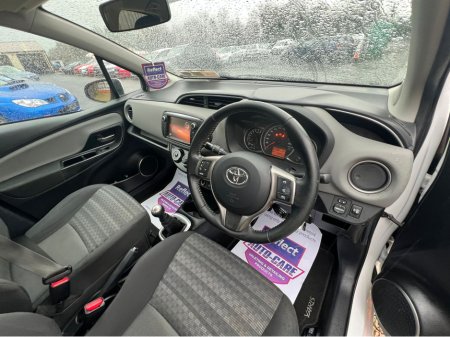 2017 Toyota Yaris ==STUNNING 1.0 LUNA//REVERSING CAMERA//NEW NCT//SERVICED== €10,950 thumbnail