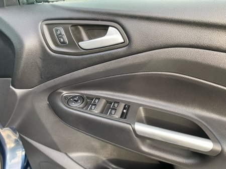 2019 Ford Kuga ST-Line 2.0 150BHP AWD Automatic... Sunroof thumbnail