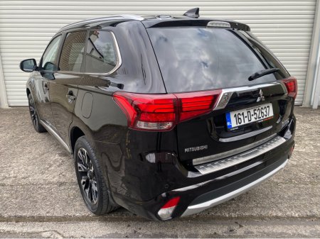 2016 Mitsubishi Outlander - thumbnail 3