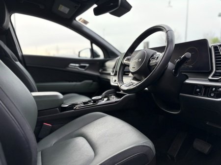 2024 Kia Sportage HEV Automatic €39,995 thumbnail