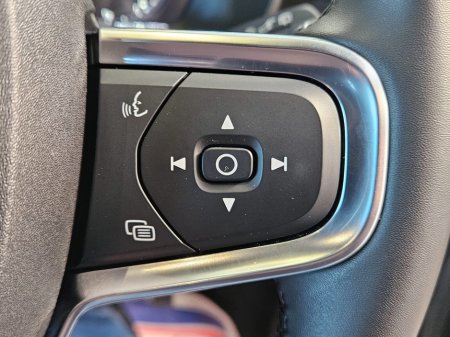 2023 Volvo XC40 - thumbnail 13