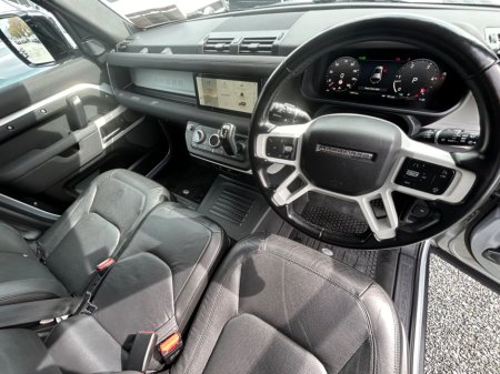 2023 Land Rover Defender - thumbnail 40