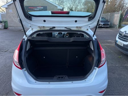 2013 Ford Fiesta 1.25 STYLE 60BHP 5DR ARGENTO €5,999 thumbnail