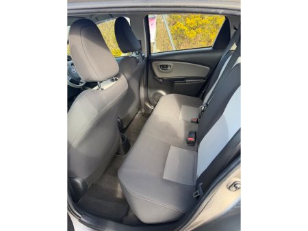 2017 Toyota Yaris - thumbnail 4