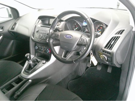 2017 Ford Focus - thumbnail 20