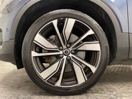 2022 Volvo XC40 - thumbnail 5