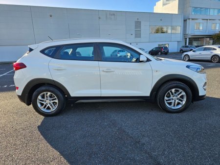 2017 Hyundai Tucson 1.7 CRDI, COMFORT MODEL, LOW MILEAGE, FINANCE, NATIONWIDE WARRANTY, 5 STAR REVIEWS €14,995 thumbnail