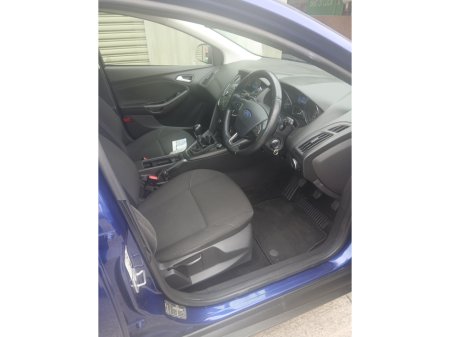2016 Ford Focus - thumbnail 9