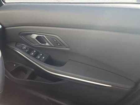 2025 BMW 3 Series - thumbnail 23