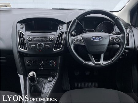 2017 Ford Focus - thumbnail 4