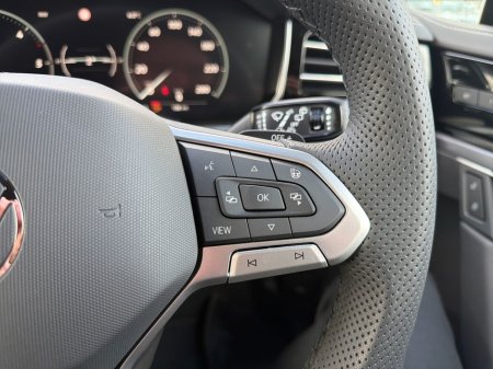 2026 Volkswagen Touareg R-Line (COMMERCIAL) thumbnail