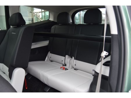 2025 Hyundai Ioniq 9 RWD standard (Long Range) Platinum €73,995 thumbnail