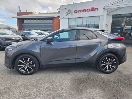 2024 Toyota C-HR - view 2