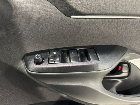 2023 Toyota Yaris Cross LUNA HYBRID 4DR AUTO €27,950 thumbnail