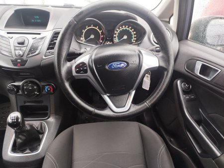 2014 Ford Fiesta - thumbnail 6