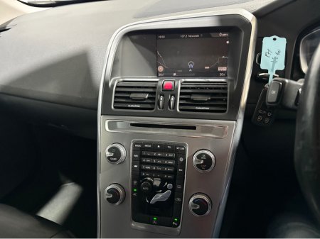 2017 Volvo XC60 SE NAV D4 2.0 TD B4 R-DESIGN MHEV 197BHP €15,950 thumbnail