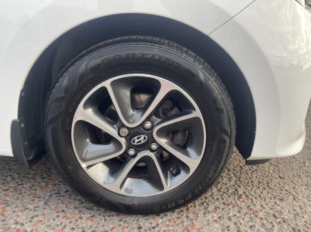 2017 Hyundai i10 Premium thumbnail