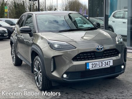 2023 Toyota Yaris - view 3