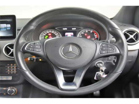 2017 Mercedes-Benz B Class B180 1.6 *PARK SENSORS*REVERSE CAM* €16,890 thumbnail