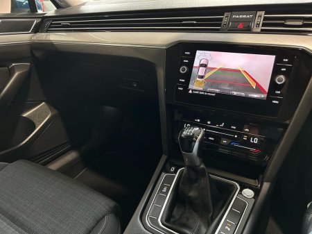 2021 Volkswagen Passat BUSINESS 2.0 TDI MANUAL 6SPEED FWD 150 4DR thumbnail