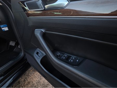 2018 Volkswagen Passat 2.0 TDI VIRTUAL DASH FULL LEATHER HEATED ELECTRIC SEATS SAT NAV CARPLAY ANDROID AUTO BLIND SPORT PARKING SENSORS SELF PARKING ASSIST 360 CAMERA €20,750 thumbnail