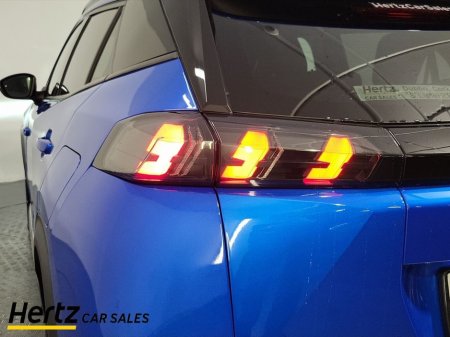 2023 Peugeot 2008 - thumbnail 8