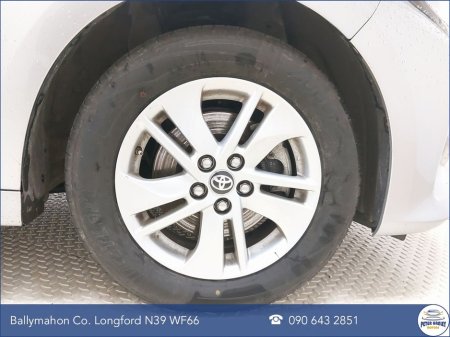 2024 Toyota Yaris Yaris Hybrid Luna €23,950 thumbnail