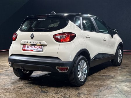 2017 Renault Captur 1.2 PETROL AUTO - CRUISE CONTROL - HEATING / AC CONTROLS - ALL ELECTRIC WINDOWS €14,450 thumbnail