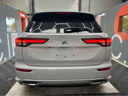 2023 Mitsubishi Outlander - thumbnail 3