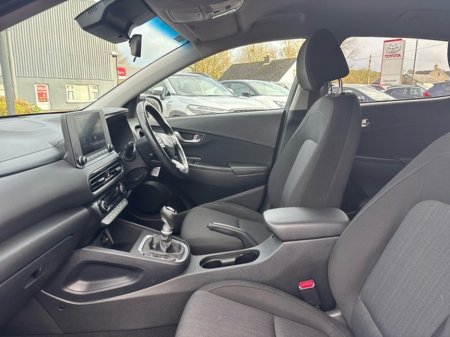 2021 Hyundai Kona KAUAI PETROL TWO - TONE ROOF 5DR EXECUTIVE €17,000 thumbnail