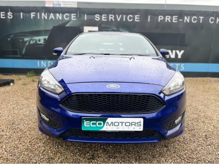 2017 Ford Focus - thumbnail 2