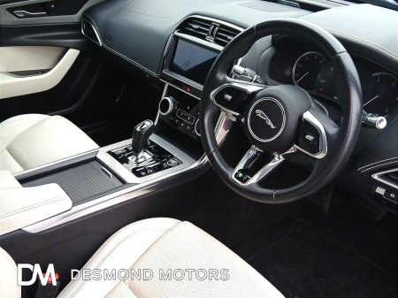 2019 Jaguar XE - thumbnail 19