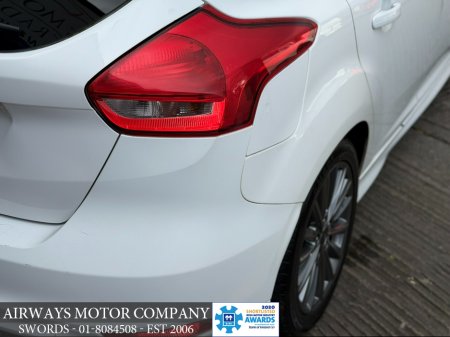 2018 Ford Focus - thumbnail 22