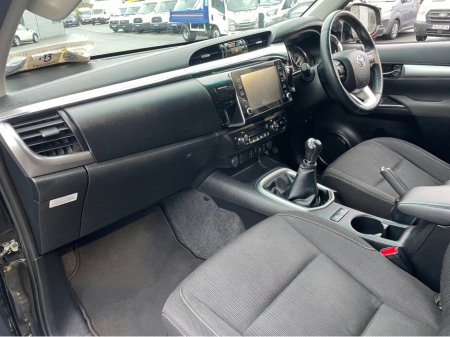 2021 Toyota Hilux 2021 TOYOTA HILUX 2.4 D-4D INVINCIBLE 4WD CREW CAB €28,950 thumbnail