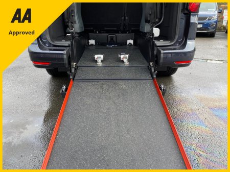 2025 Ford Grand Tourneo Connect - thumbnail 7